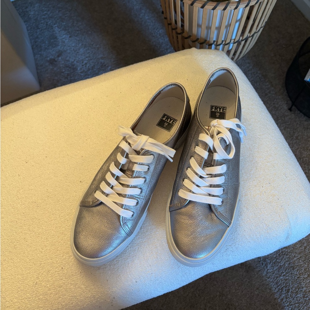SOLD ❌ Frye Silver Lowtop Sneakers